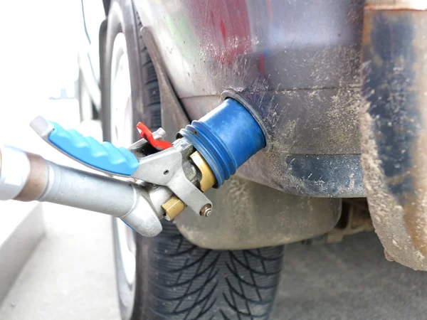 Pumping gas in to the tank — Stock Photo, Image