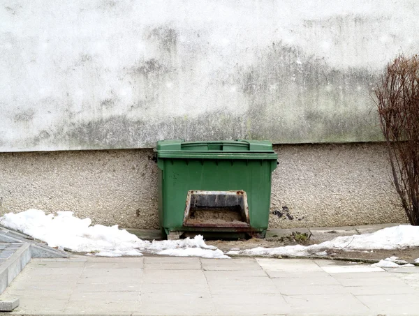 Kiste mit Sand gegen Rutschen im Winter — Stockfoto