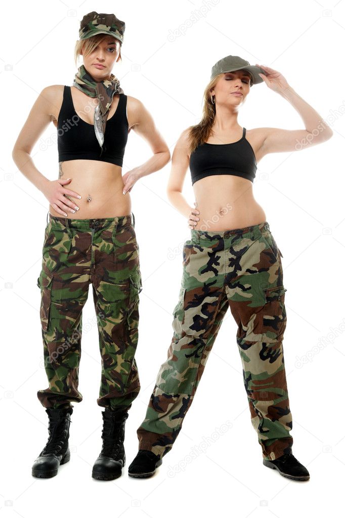 Dos mujeres vestidas de militares chicas del ejercito Foto de stock Voyagerix 26340769