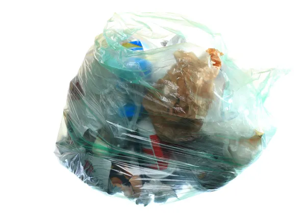 Зеленый мусорный мешок с мусором — стоковое фото