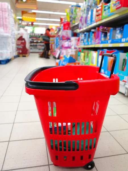 Shopping basket with grocery at supermarket — Stock Photo, Image