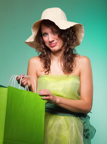 Voorjaar van jonge vrouw met winkelen bag — Stockfoto