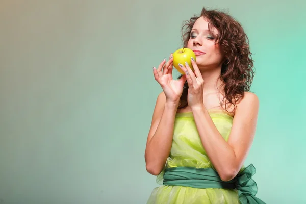 Beautiful spring woman with apple. Green concept — Stock Photo, Image