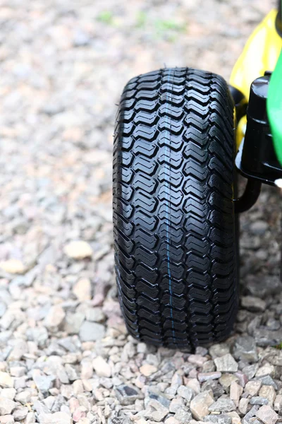 Detail big wheel of the heavy building dozer — Stock Photo, Image