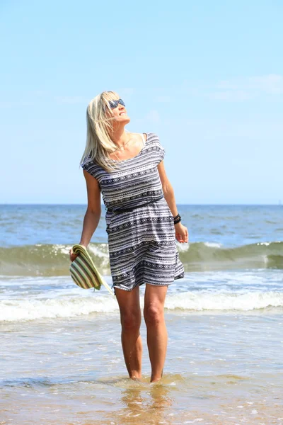 Mature woman on beach summer holiday — Stock Photo, Image