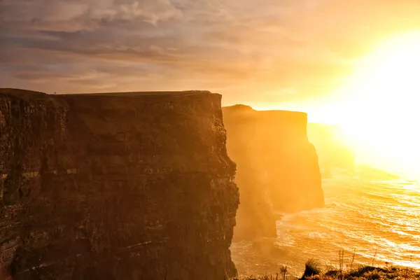 Cliffs of Moher at sunset in Co. Clare, Ireland — Stock Photo, Image
