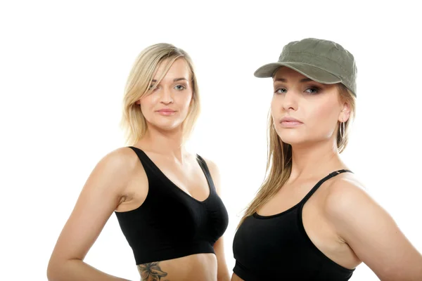 Két sportos nő a katonai sapkák — Stock Fotó