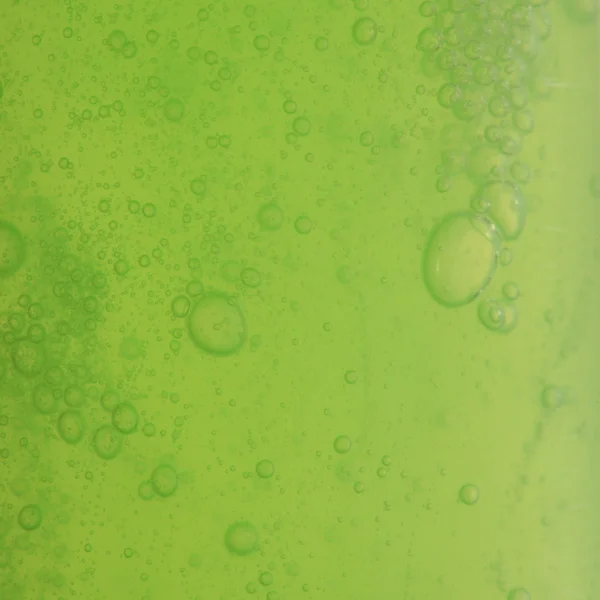 Bolle di sapone verde fondo liquido — Foto Stock