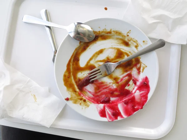 Prázdný talíř špinavý po večeři. — Stock fotografie
