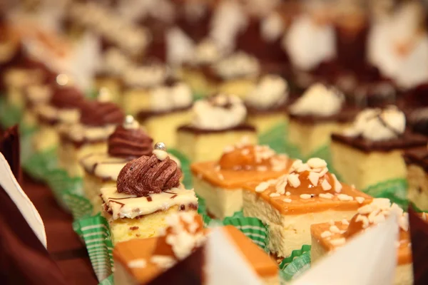 Sorten von Kuchen Desserts Catering Süßigkeiten — Stockfoto