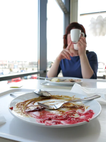 Assiette vide sale après le dîner . — Photo