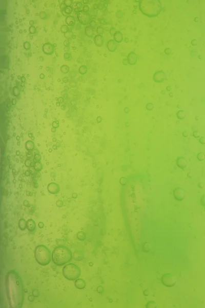 Bolle di sapone verde fondo liquido — Foto Stock