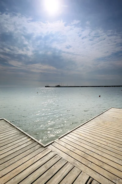 Old wooden pier at the sea — Stock Photo, Image