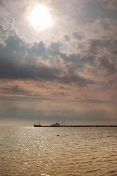 Cloudy blue sky above a surface of the sea — Stock Photo, Image