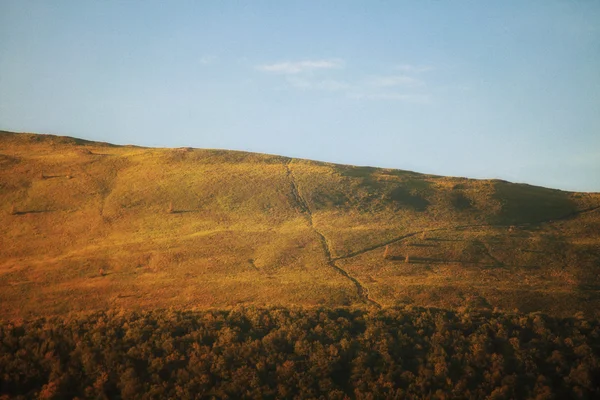 Berg kullar landskap Bieszczady Polen — Stockfoto