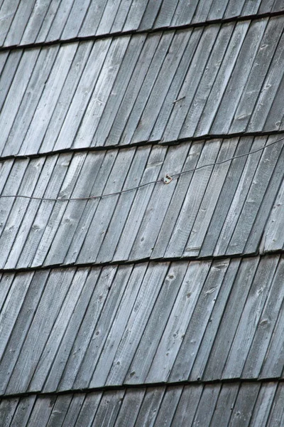 Detail of protective wooden shingle on roof — Stock Photo, Image