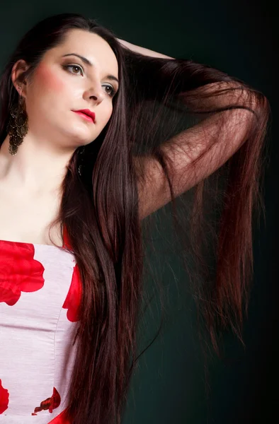 Mujer recta pelo largo maquillaje posando — Foto de Stock