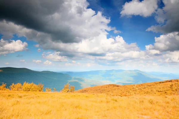 Montagnes collines paysage Bieszczady Pologne — Photo