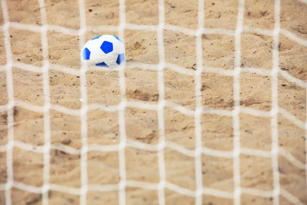 Porte et ballon de football, football de plage — Photo