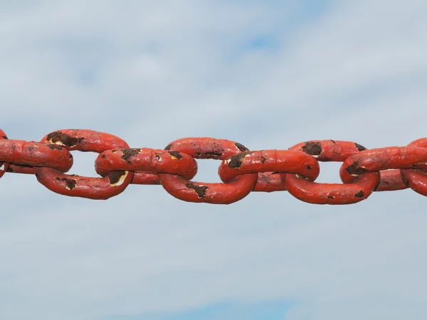 Aço metal cadeia links segmento céu fundo — Fotografia de Stock