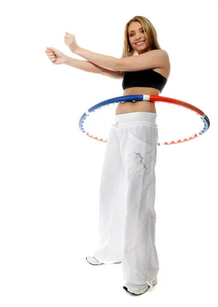 Hula hoop 'u olan genç fitness kadını izole edilmiş. — Stok fotoğraf