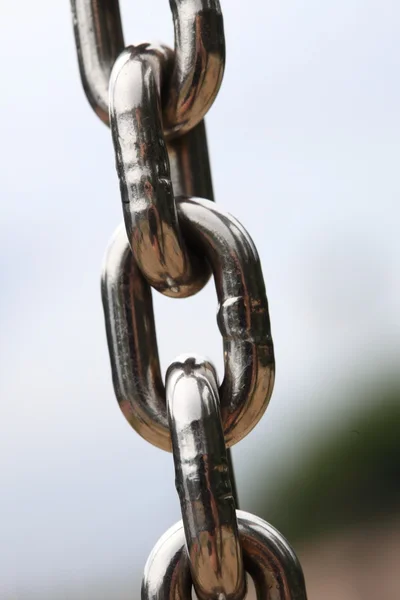 Стальные металлические цепи — стоковое фото