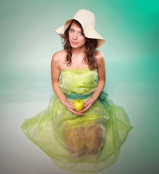 Beautiful spring woman with apple. Green concept — Stock Photo, Image