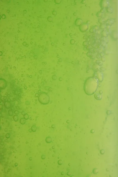 Bolle di sapone verde fondo liquido — Foto Stock