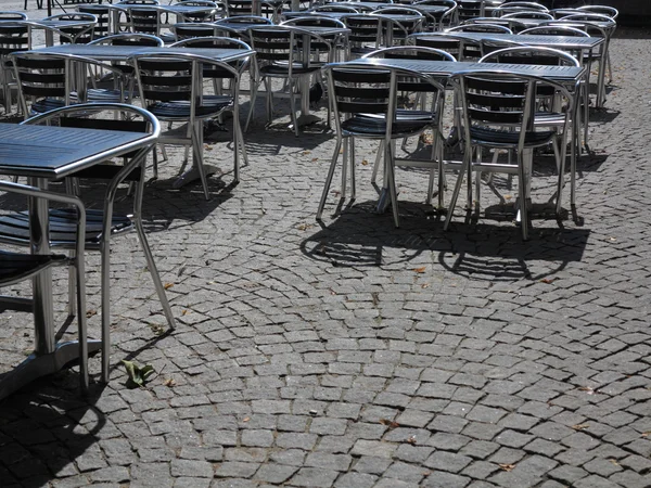 Outdoor restaurant cafe chairs with table — Stock Photo, Image