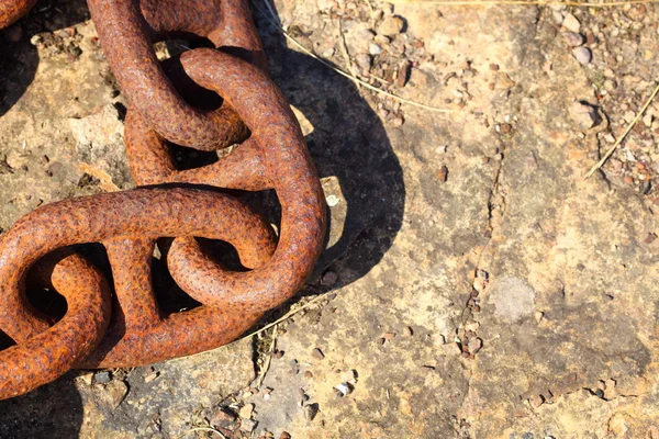 Closeup of large rusty chain links — Stock Photo, Image