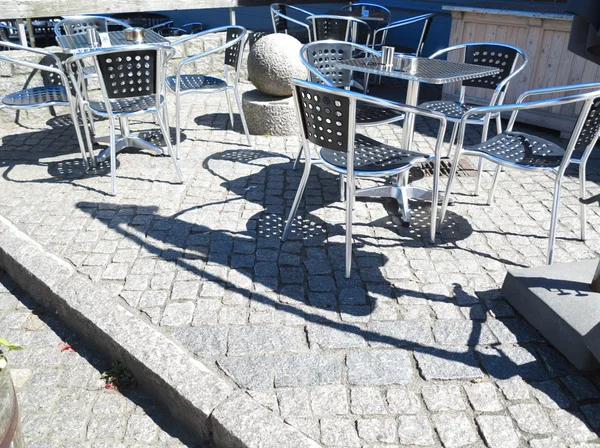 Restaurante ao ar livre cadeiras de café com mesa — Fotografia de Stock