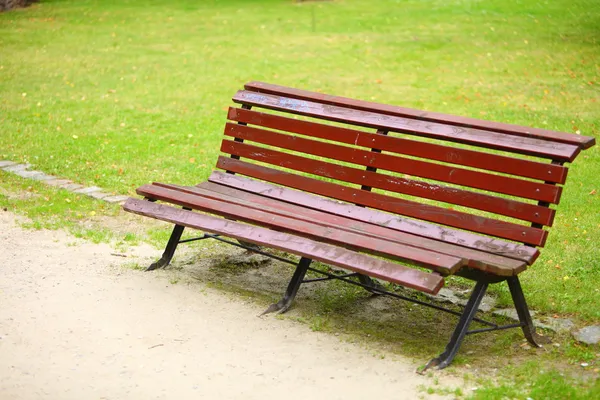 Wooden park bench at a park — Stock Photo, Image