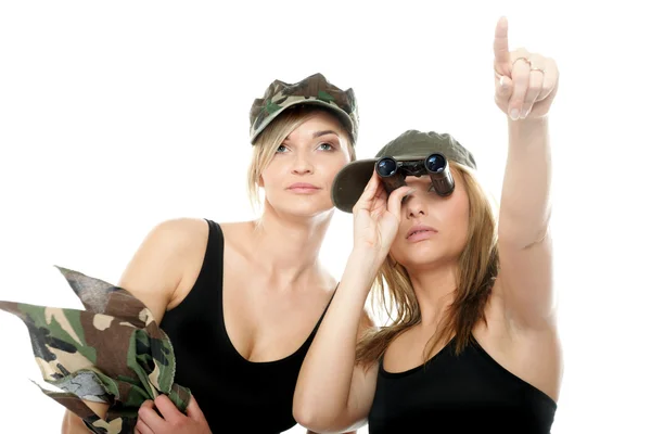 Dos mujeres vestidas de militares, chicas del ejército —  Fotos de Stock