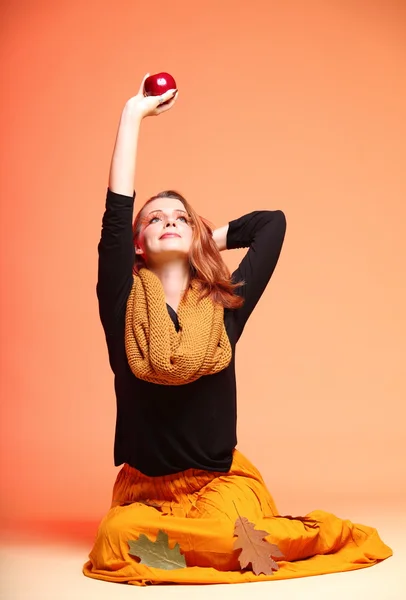 Autumn fashion girl with apple orange eye-lashes — Stock Photo, Image