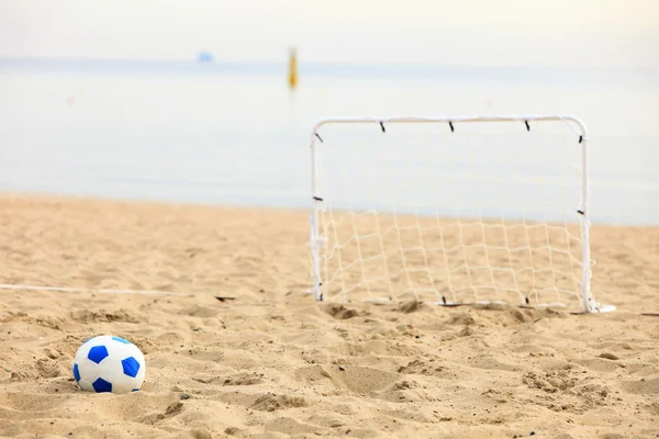 足球门和球，海滩足球 — 图库照片