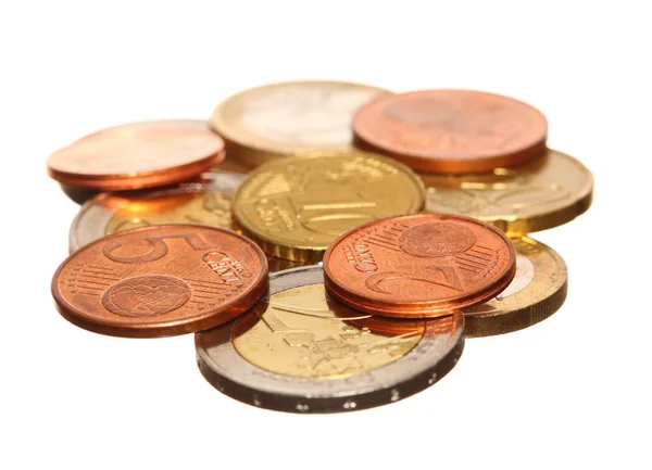 Monety euro w walucie europejskiej na białym — Zdjęcie stockowe