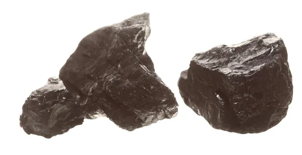 석탄은 흰색으로 분리 된 탄소 덩어리를 응축한다 — 스톡 사진