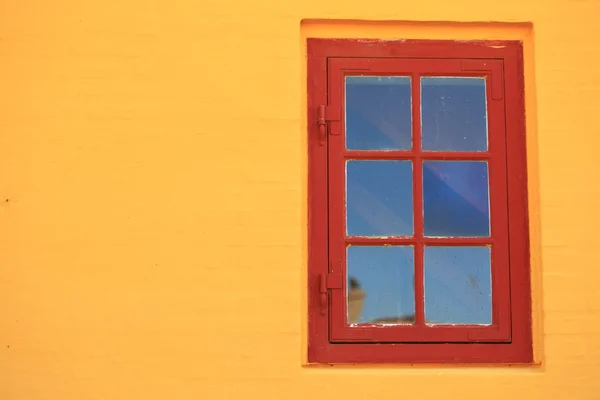 Red window on orange wall architecture detail — Stock Photo, Image