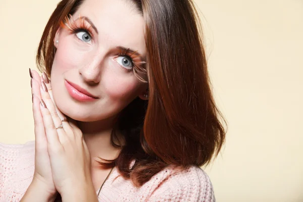 Autumn woman fresh girl glamour brown hair eye-lashes — Stock Photo, Image