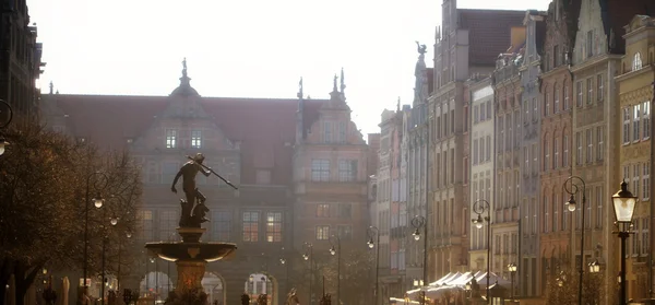 Fuente de Neptuno y Puerta Verde Gdansk Polonia — Foto de Stock