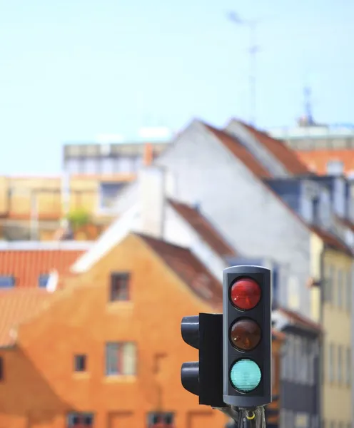 Traffic lights against city background — Stock Photo, Image