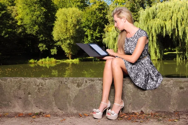 Girl with tablet computer ebook reader touchpad pc — Stock Photo, Image