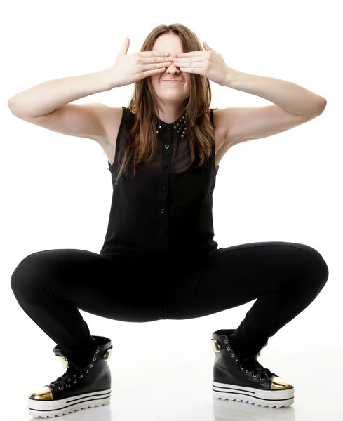 Assustado.Jovem mulher cobrindo seus olhos . — Fotografia de Stock