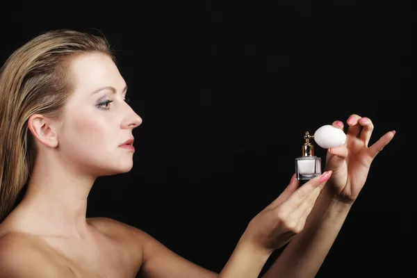 Portrait beautiful woman with perfume bottle — Stock Photo, Image