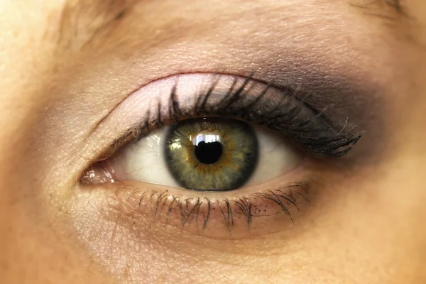 Primer plano hermoso ojo de mujer conforman — Foto de Stock