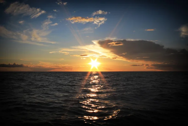 Dramatic sunset over the Baltic sea — Stock Photo, Image