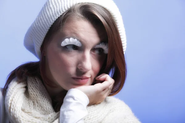 Winter mode vrouw warme kleding creatieve make-up — Stockfoto