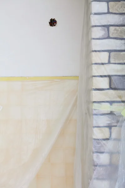 Renovace doma zdobí stěnu slínku cihly dlaždice lepidlo — Stock fotografie