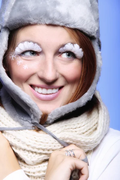 Téli divat nő meleg ruházat kreatív smink — Stock Fotó