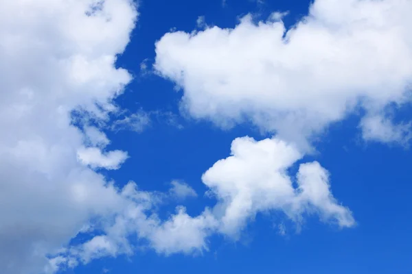 Cielo azul con nubes — Foto de Stock